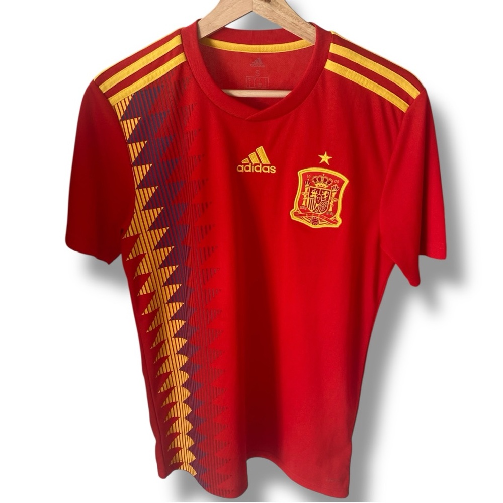 Adidas Spain 2018 World Cup Home Soccer Jersey  Red. Size Small.